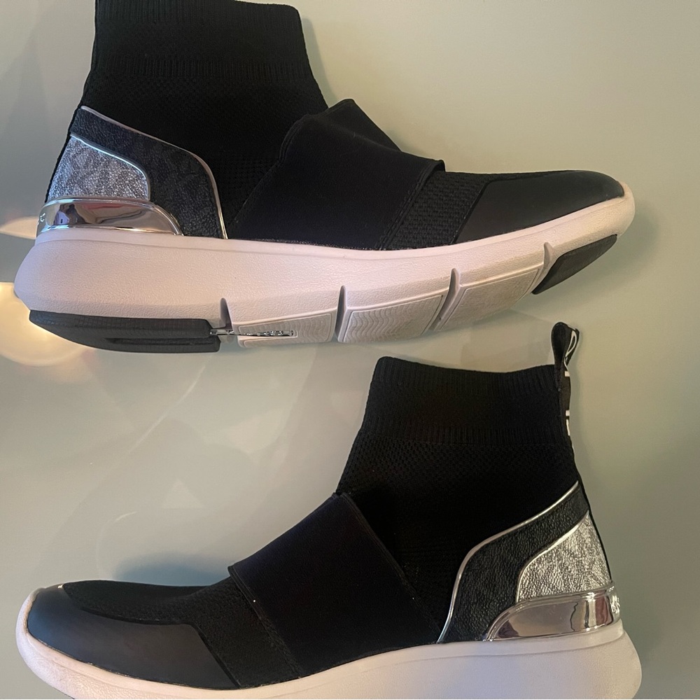 🚨Michael Kors Sock Sneakers🚨